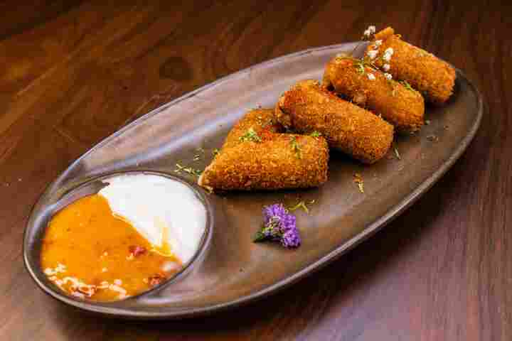 MUSHROOM CHEESE ROLL